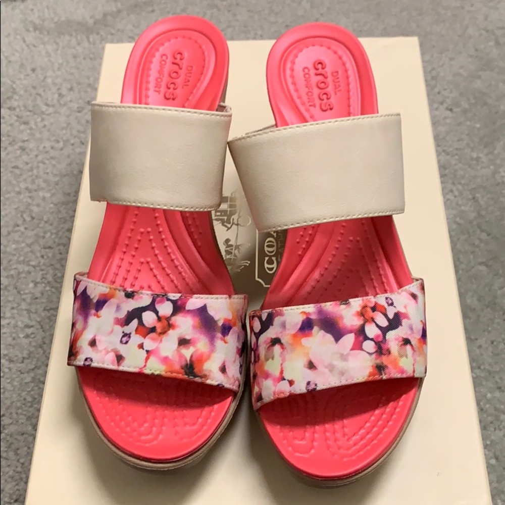 Tan flower wedge crocs